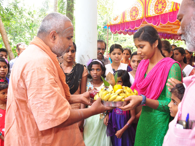 welcomes Swamy Garudadwajantha Theerthaswamiji - INAUGURATION PERSONALITY DEVELOPMENT CAMP SUMMER 2016